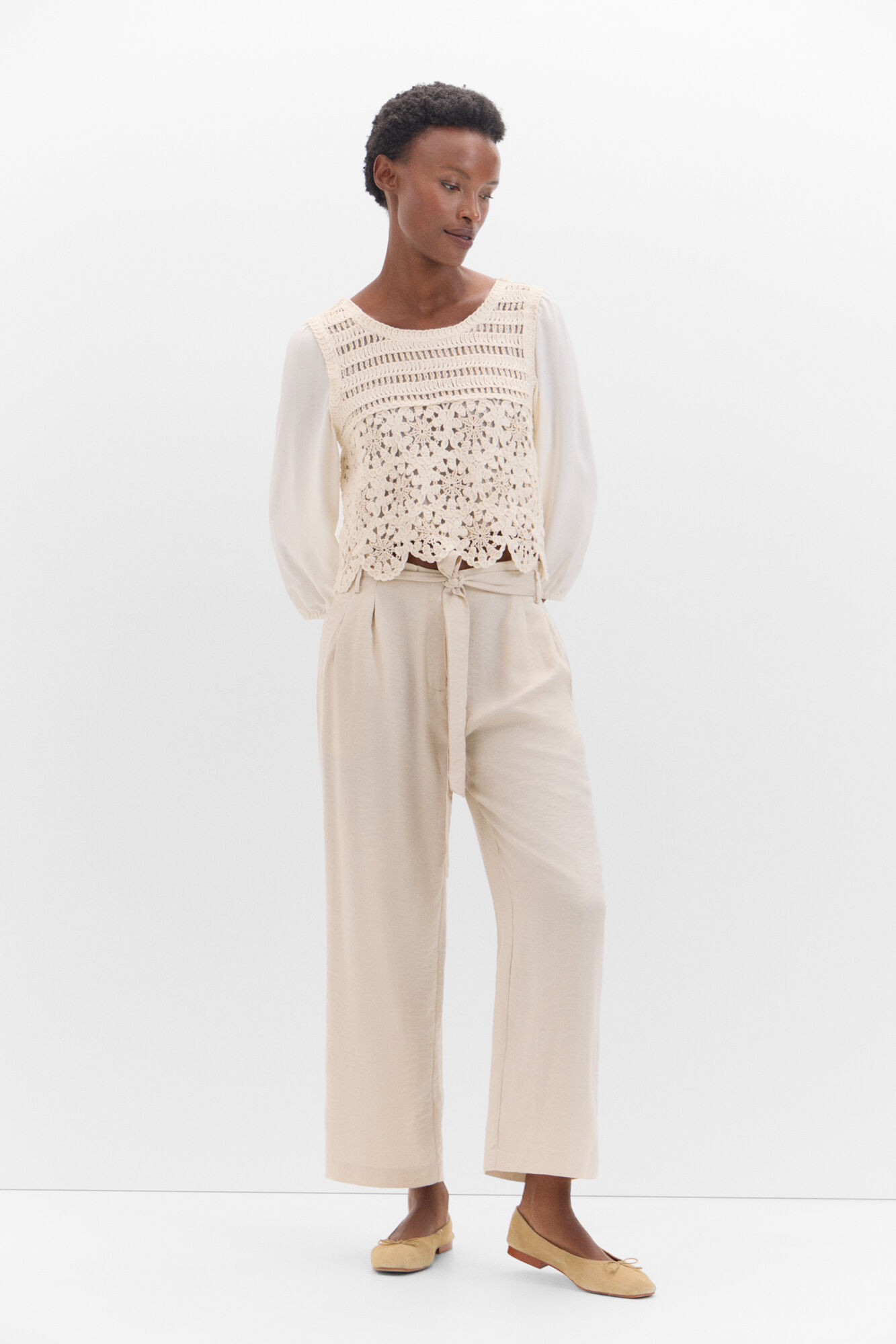Pantalon fluido pinzas Pantalones de mujer Cortefiel