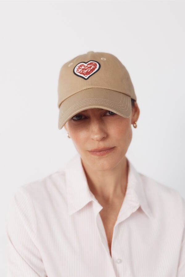 Cortefiel Little hearts cap Beige
