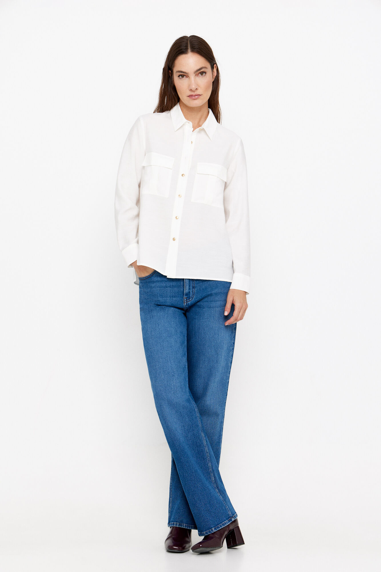 Camisa blanca botones metalicos Blusas de mujer Cortefiel