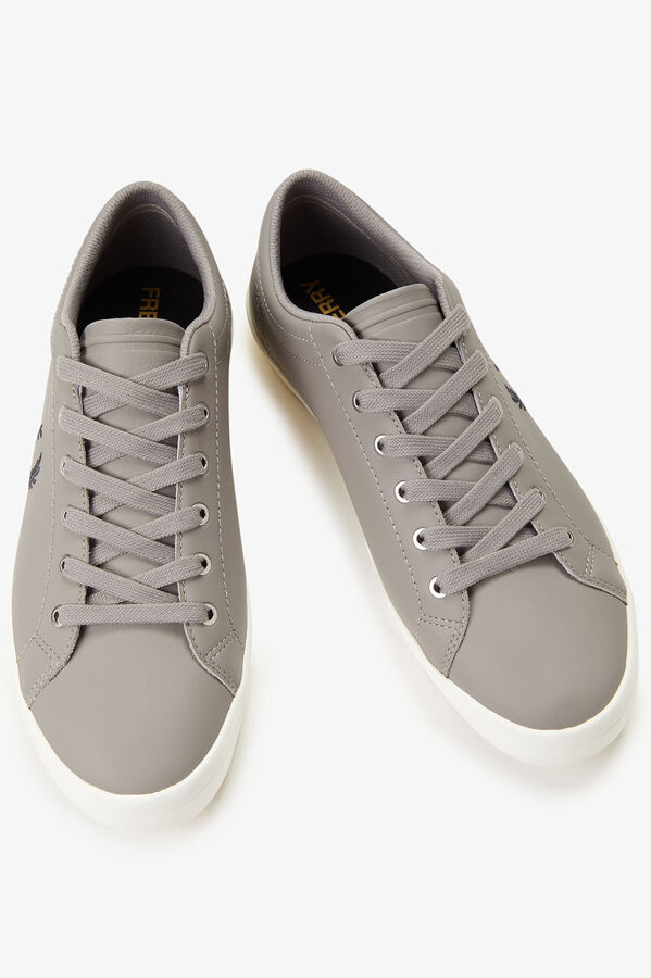 Fred Perry Chinelos Baseline em couro Cinzento