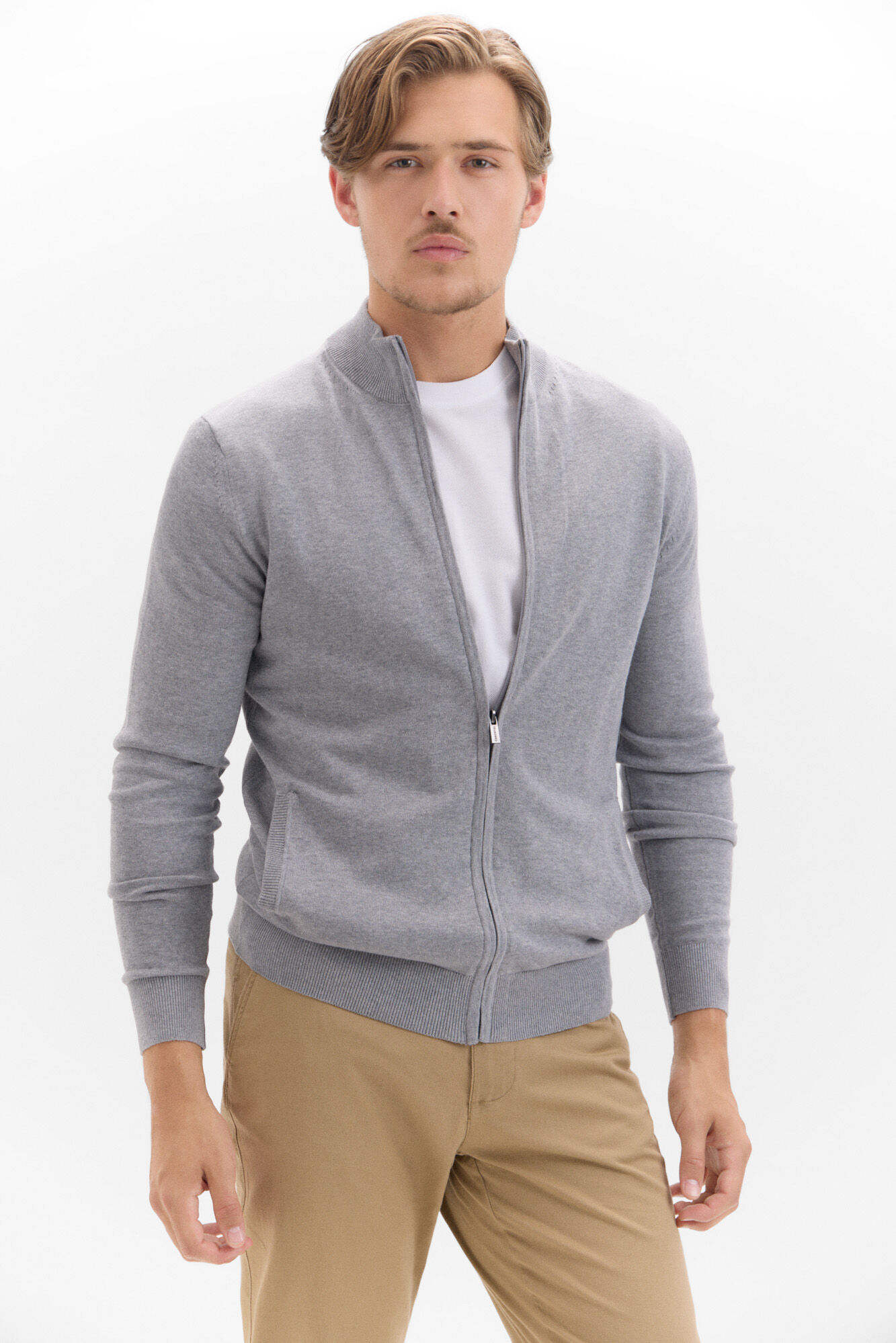 Fine knit cotton zip up cardigan Men s jumpers and cardigans Cortefiel