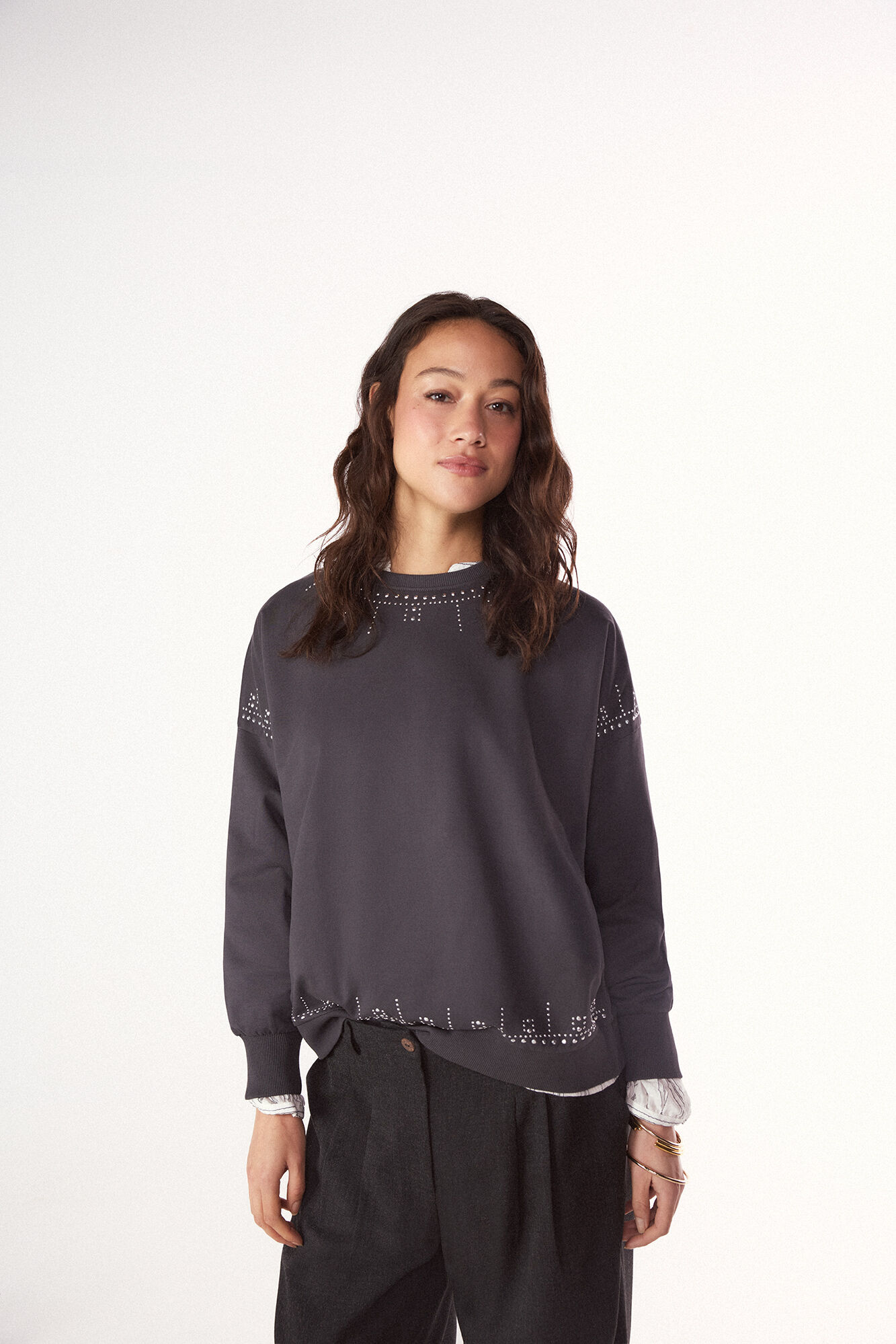 Slowlove Sudadera tachas