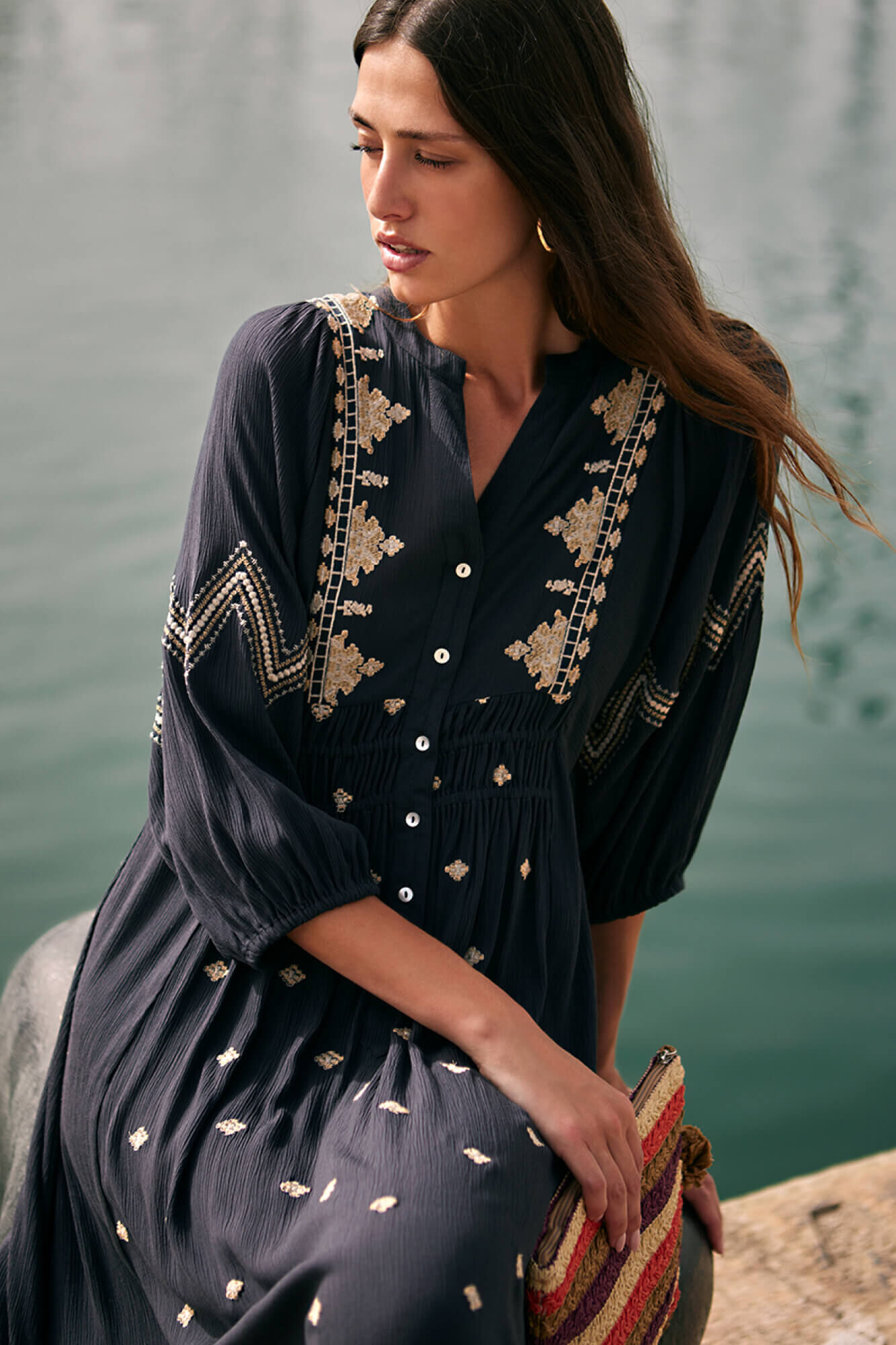 Cortefiel Vestido midi bordado