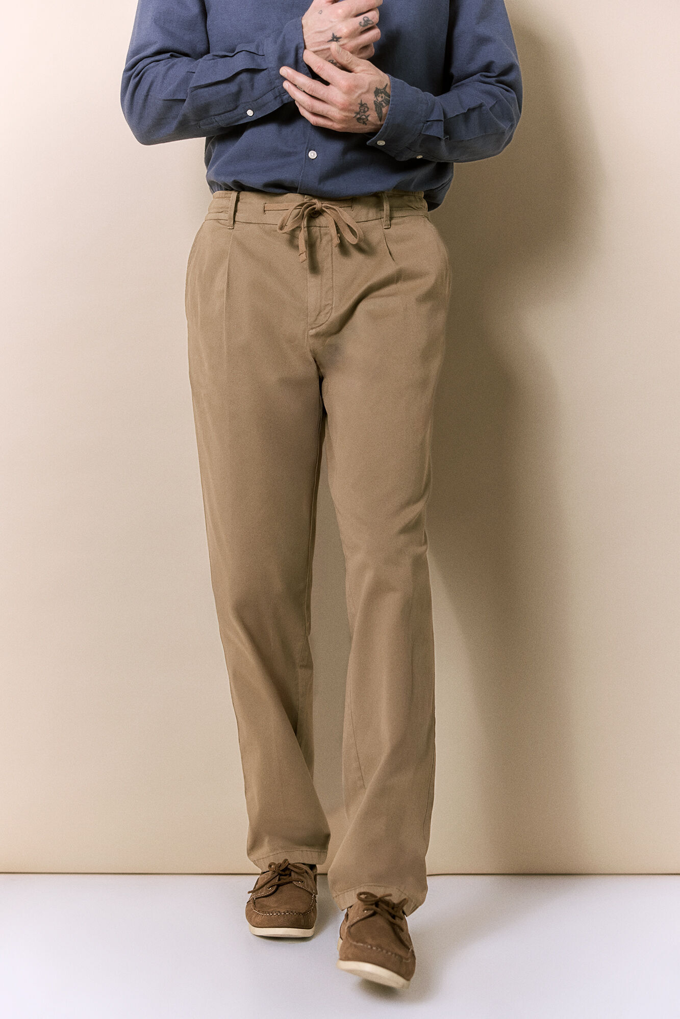 OOTO Pantal&oacute;n con pinzas y cordones