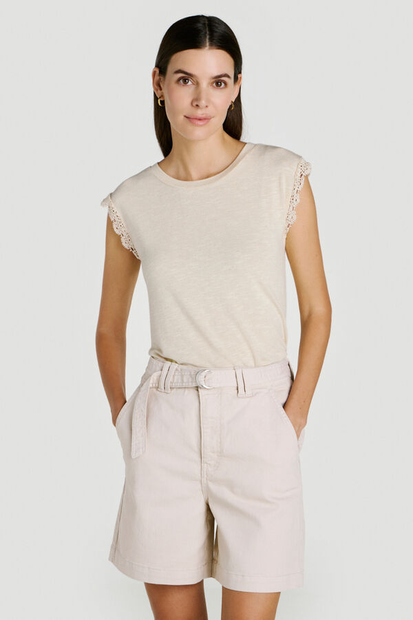 Vila T-shirt de mulher com renda nas mangas Tostado