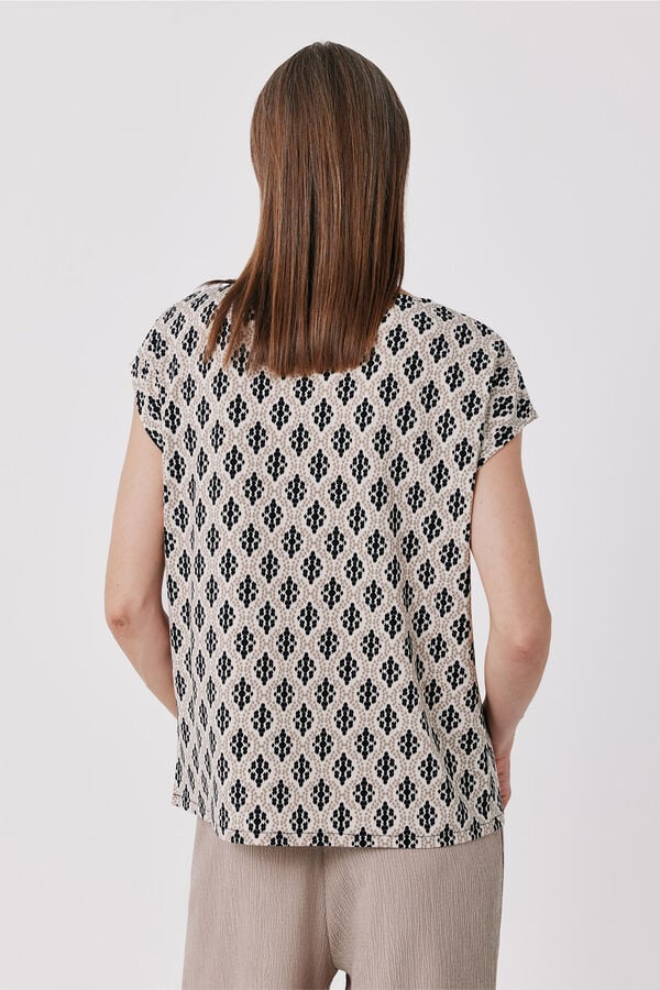 Cortefiel Camiseta pico con detalle puntilla Estampado gris
