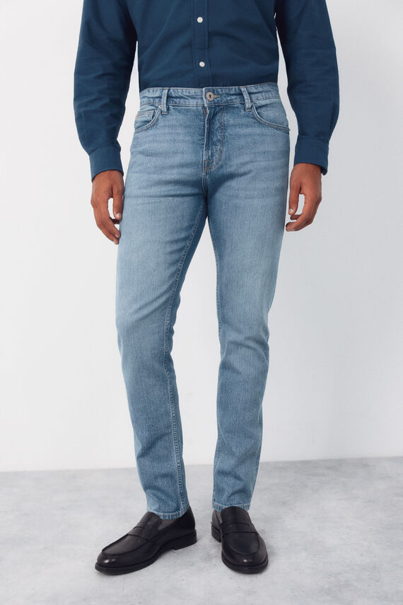 Pantalón vaquero ligero slim fit