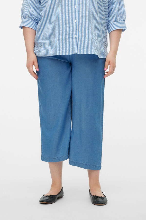 Vero Moda Curve Calça denim cropped plus size fluído Azul