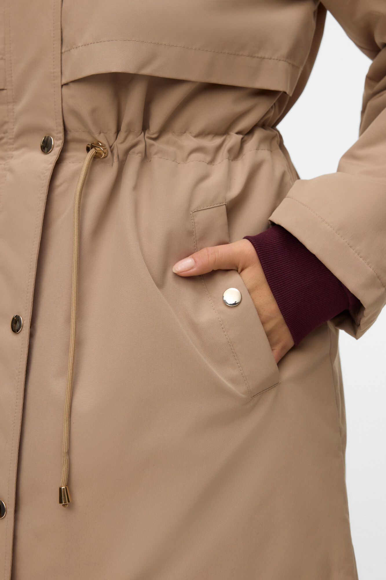 Vero Moda Sobretudo com capuz ajust&aacute;vel