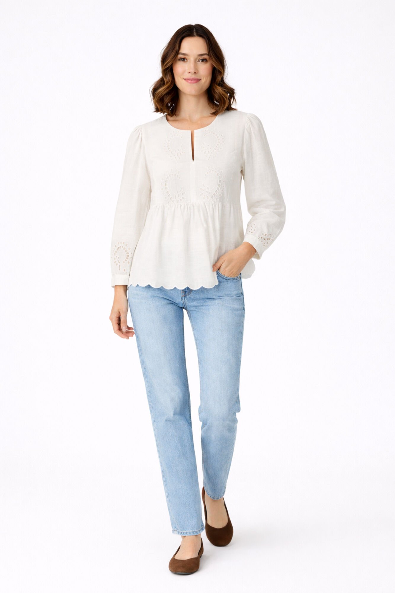 Vila Blusa de manga 3/4 com renda inglesa em algod&atilde;o