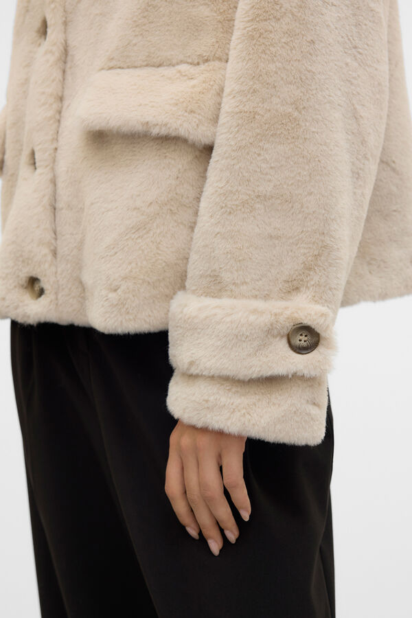 Vero Moda Chaqueta efecto peluche Gris