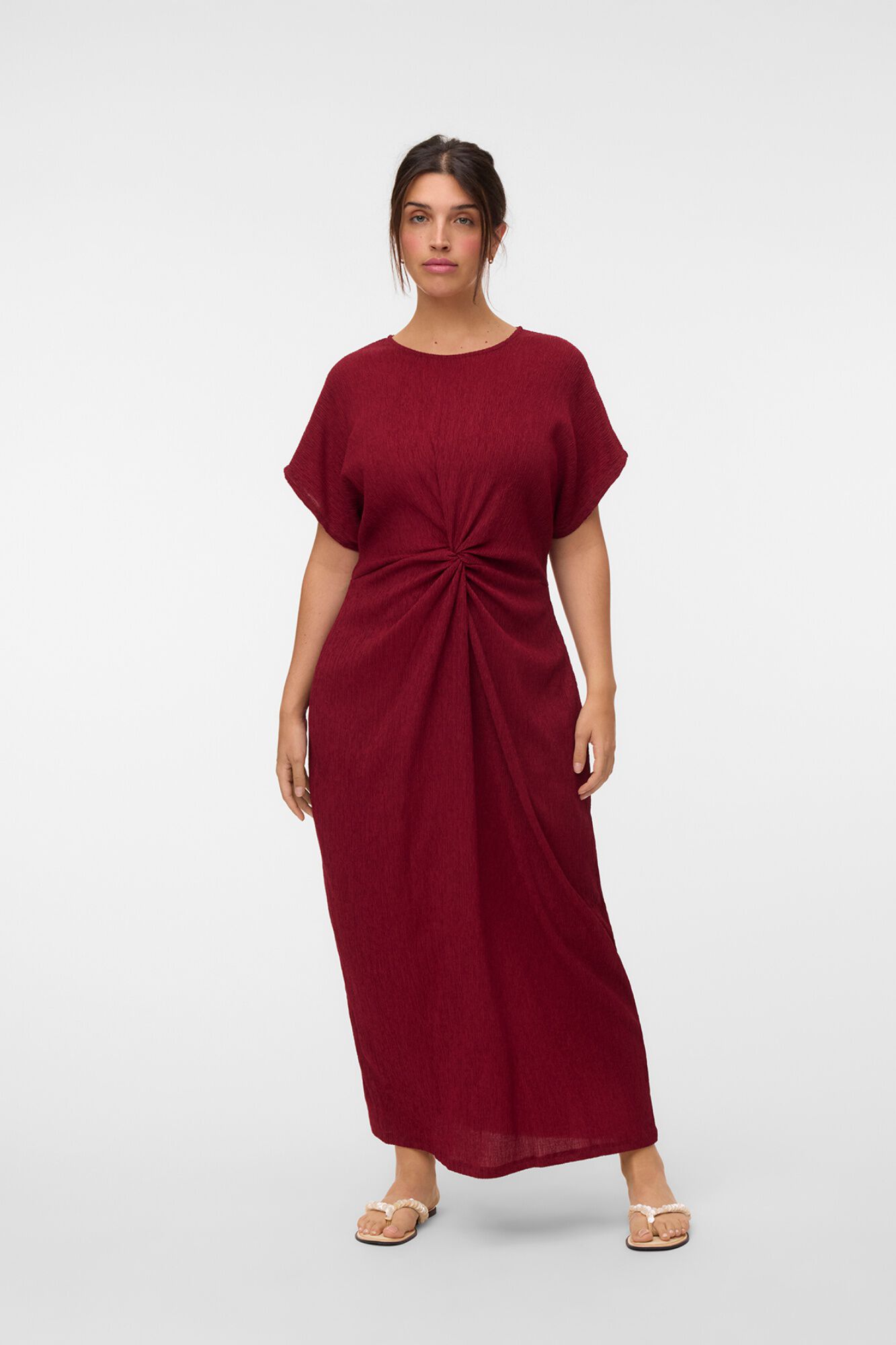Vero Moda Curve Vestido midi com n&oacute; na frente