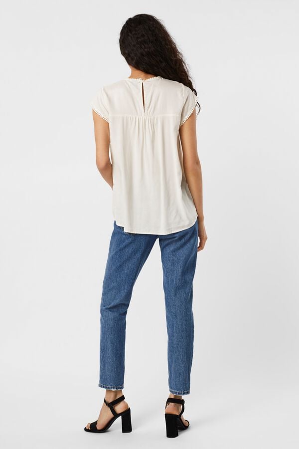 Vero Moda Top manga curta com detalhes de renda Branco