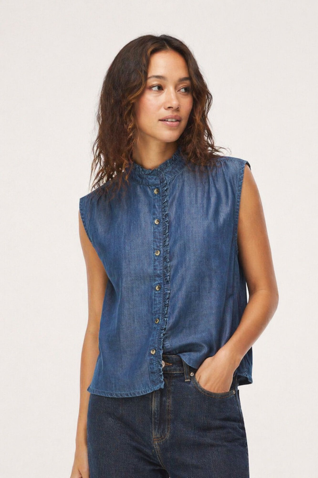 Vila Blusa sem mangas em tencel