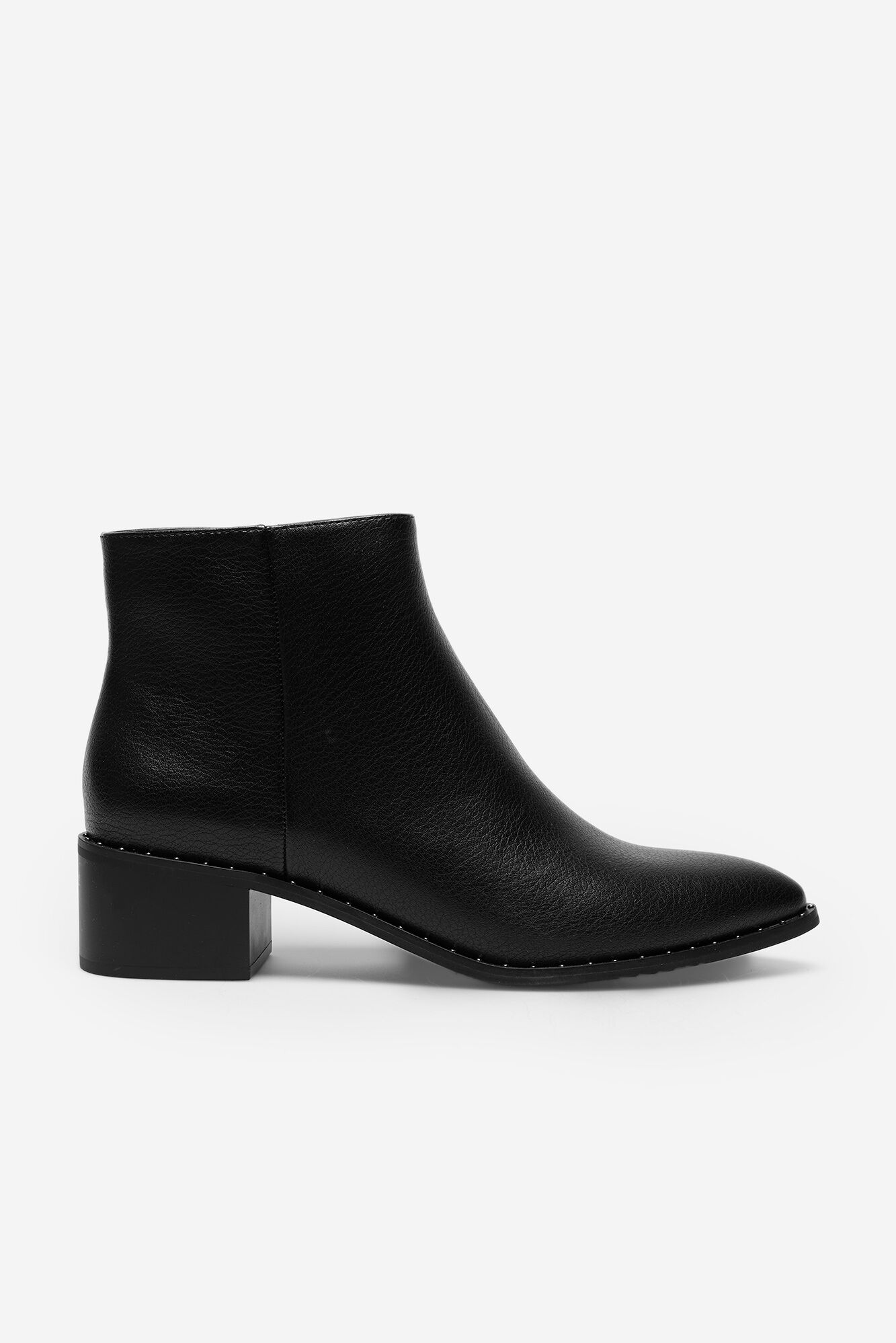 Stud detail clearance chelsea boots