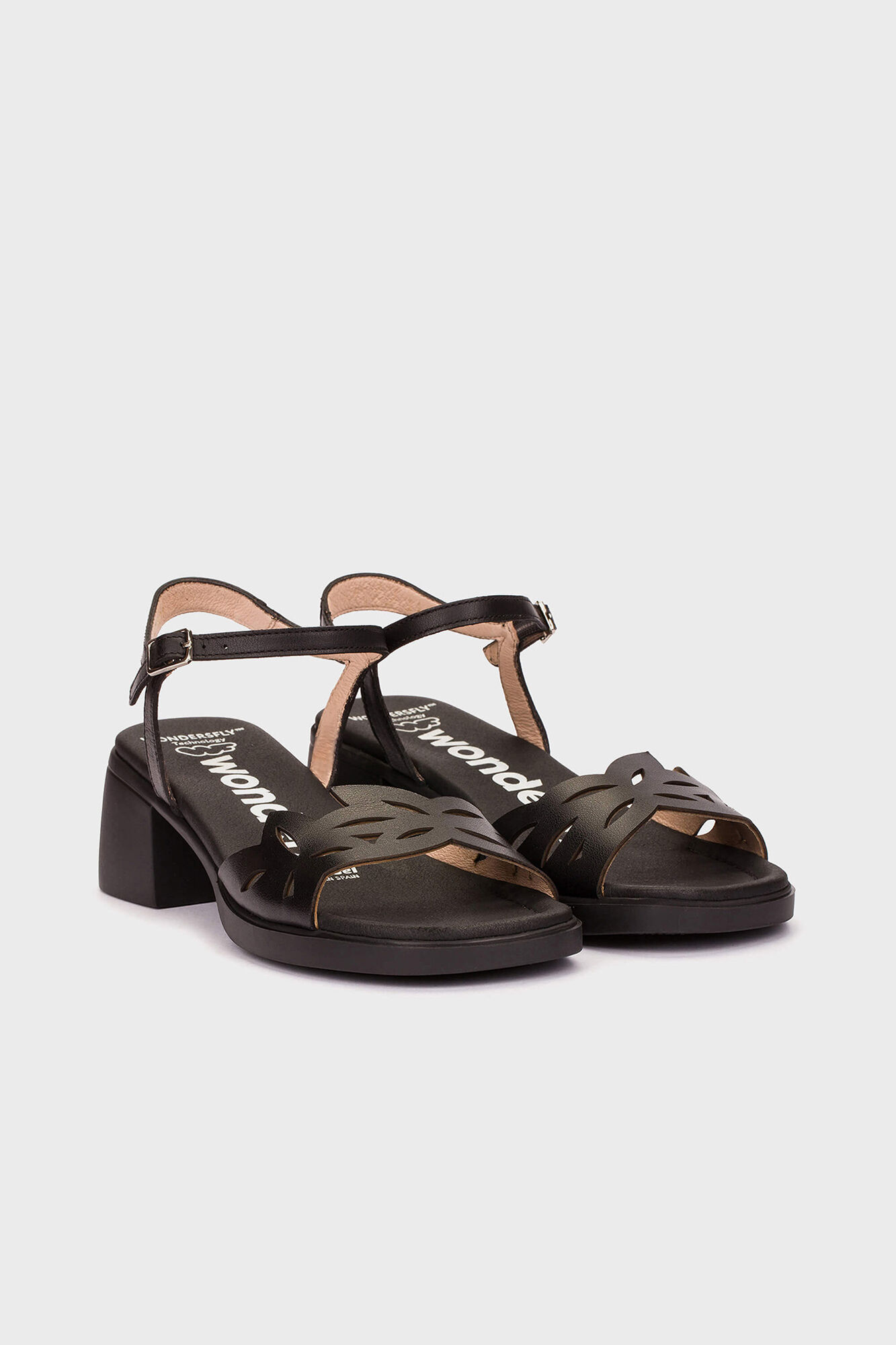 Wonders Sand&aacute;lias Moai01