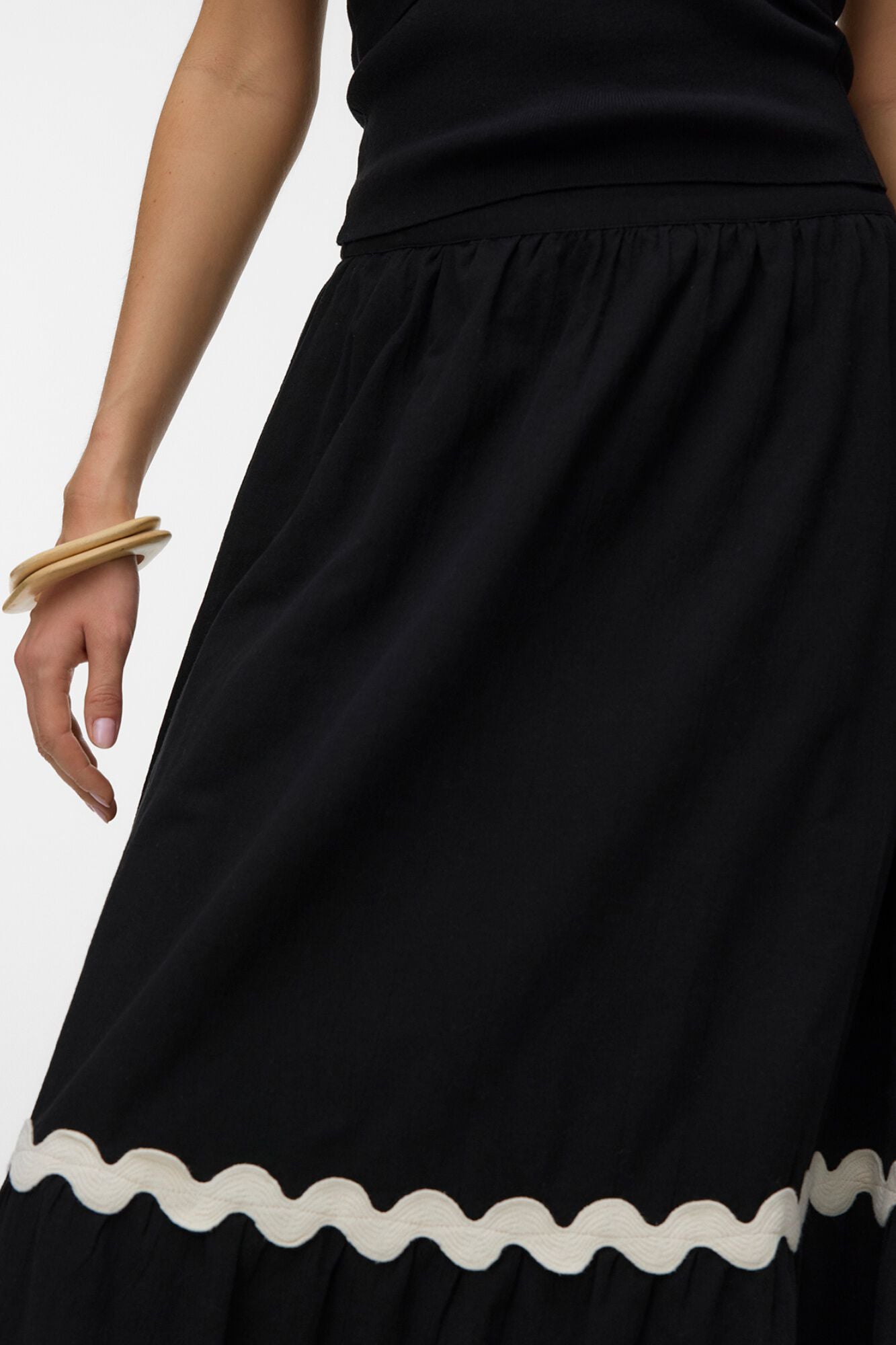 Vero Moda Falda larga detalles bordados