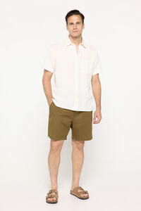 Cortefiel Pantalón corto de hombre monocolor con mezcla de lino y algodón Kaki