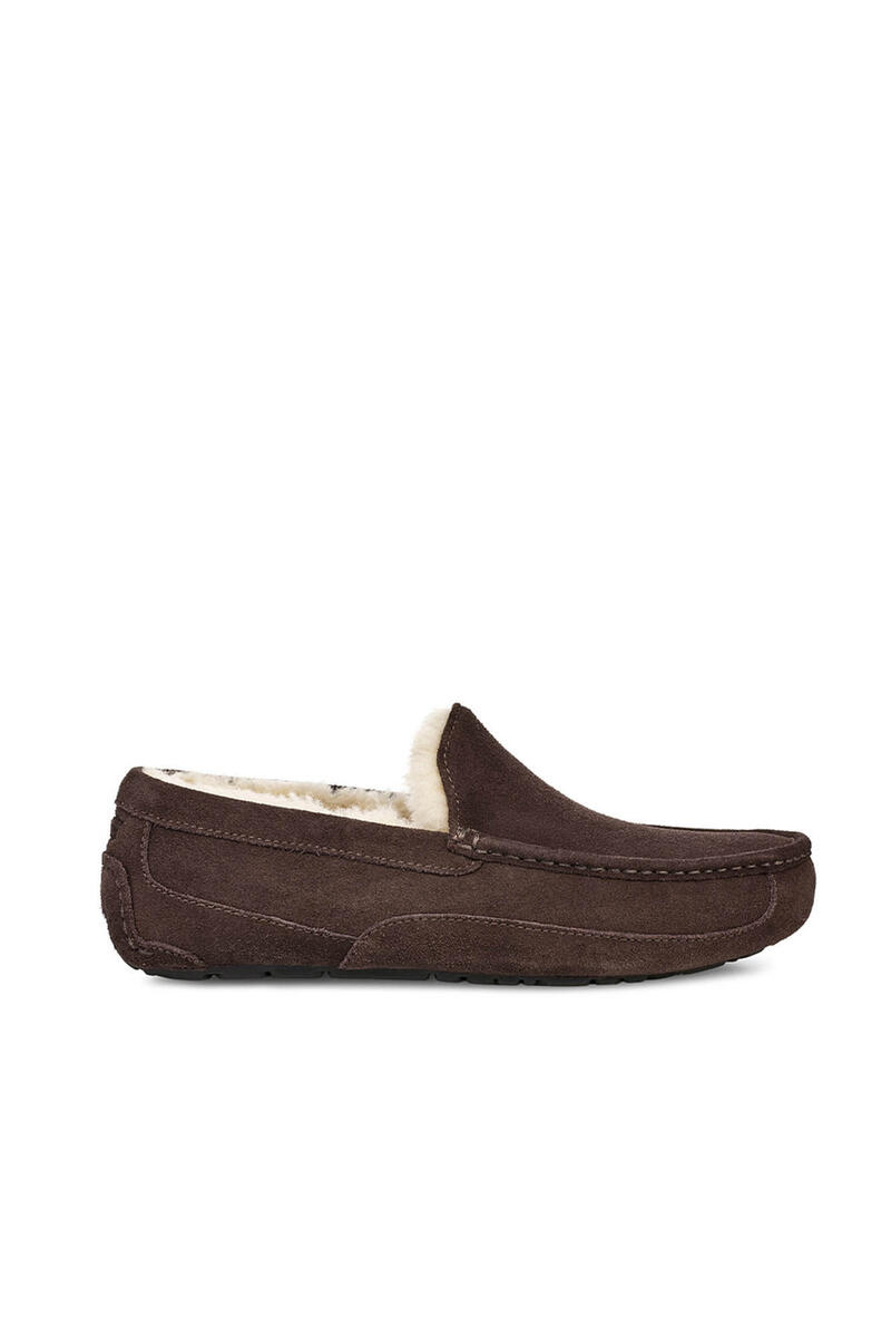 Cortefiel Ascot suede loafer style slipper. UGG Brand Dark brown