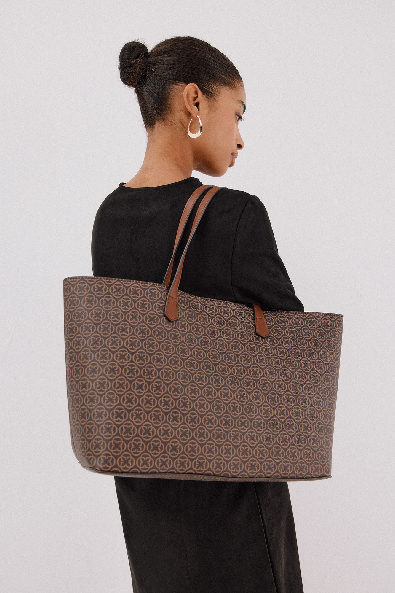 Cortefiel Monogram shopper