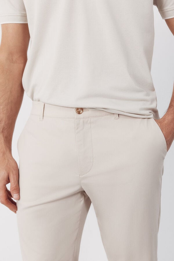 Cortefiel Pantal&oacute;n chino t&eacute;cnico slim Beige