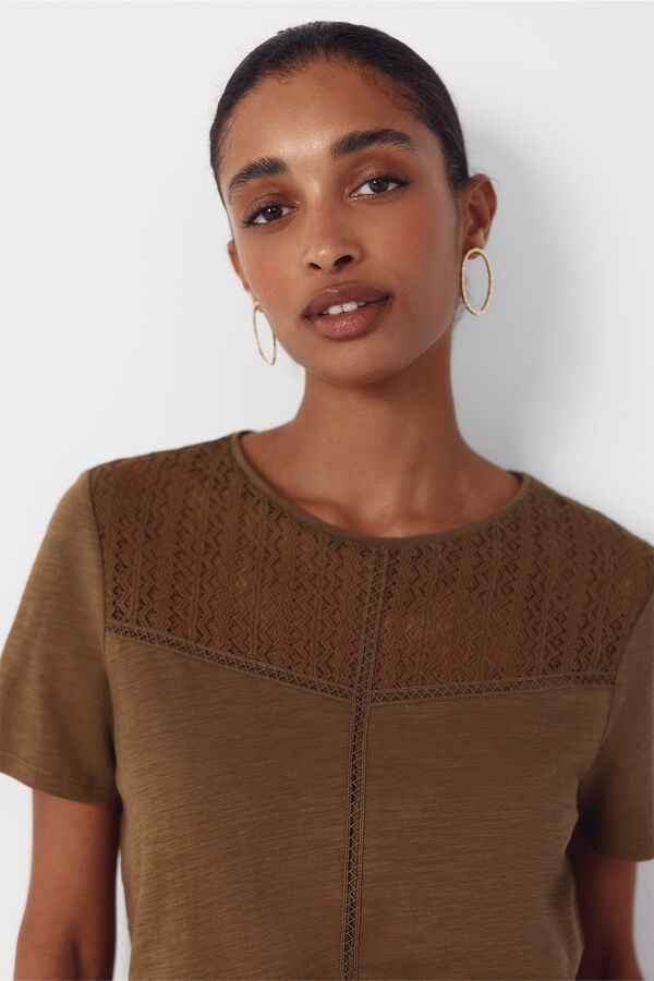 Cortefiel Camiseta canes&uacute; guipur Marr&oacute;n