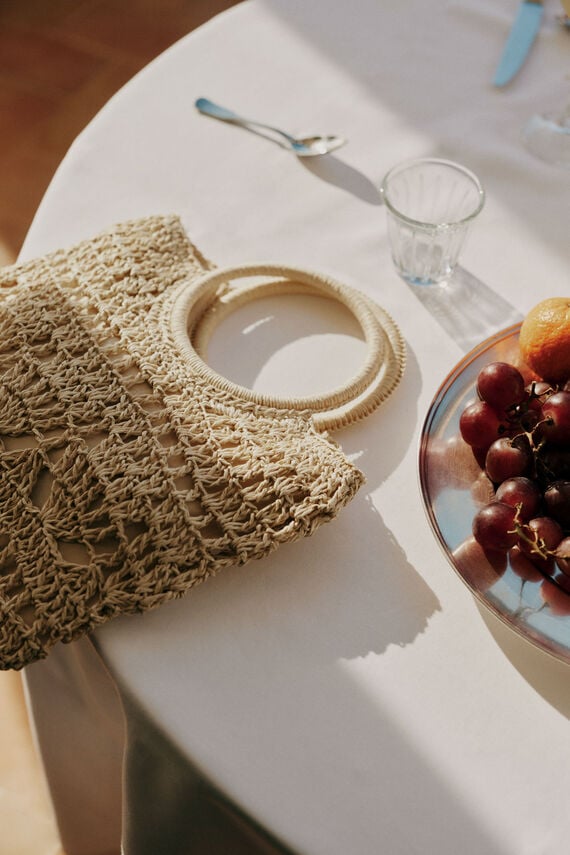 Pouch rafia trenzada