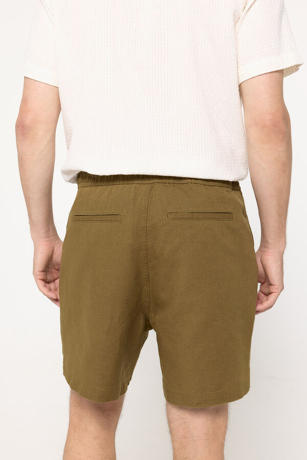 Cortefiel Men's plain colour shorts in a linen and cotton blend Kaki