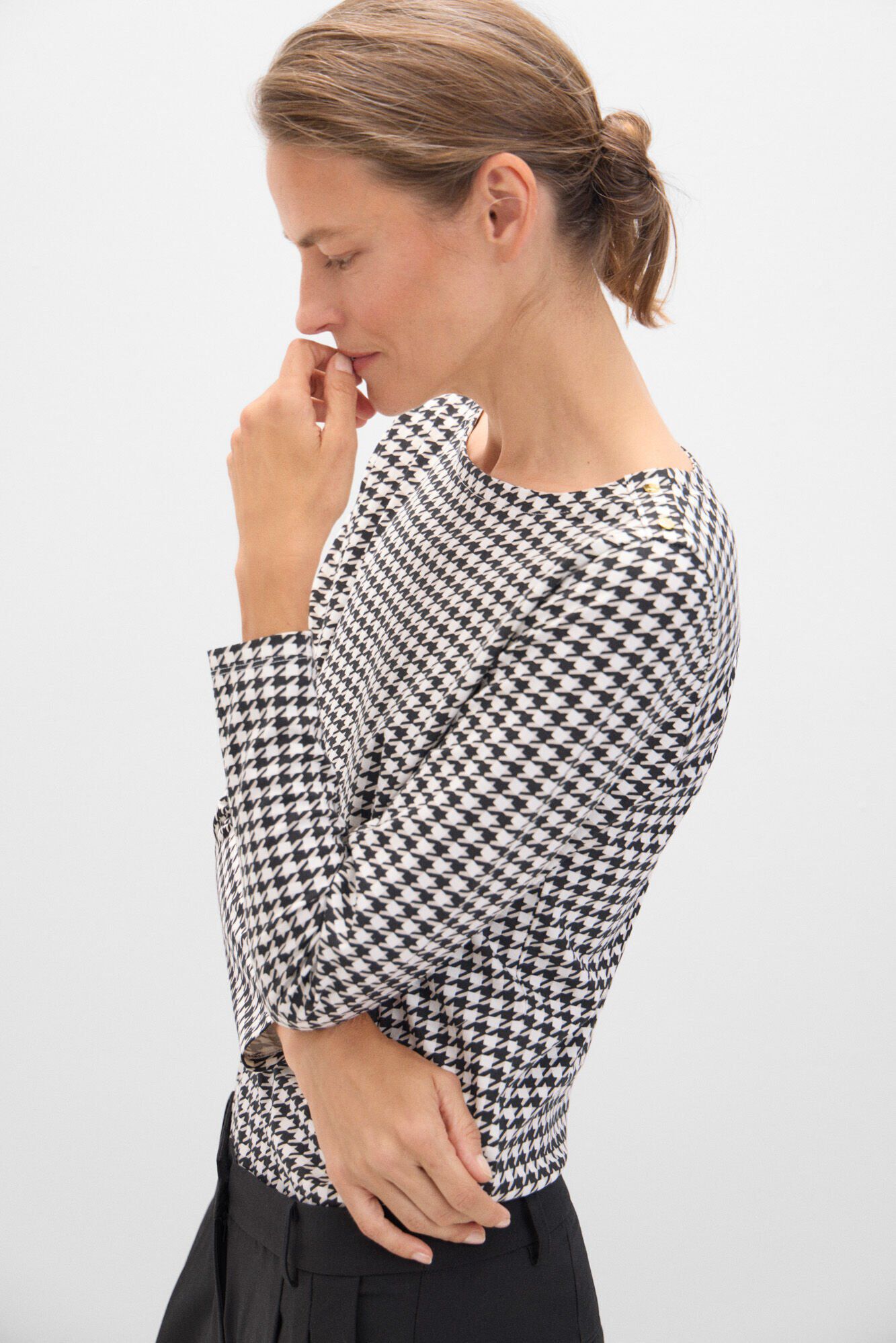 Cortefiel Camiseta básica escote barco con botones dorados Rebajas de fábrica | Ropa