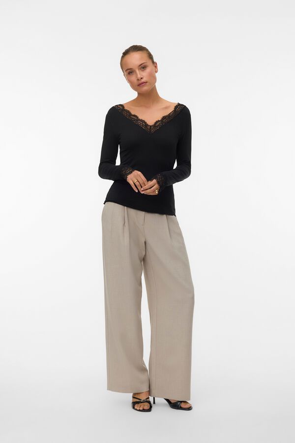 Vero Moda T-shirt gola em bico de renda Preto
