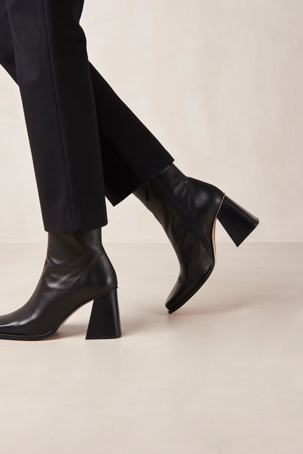 Cortefiel South leather boots Black