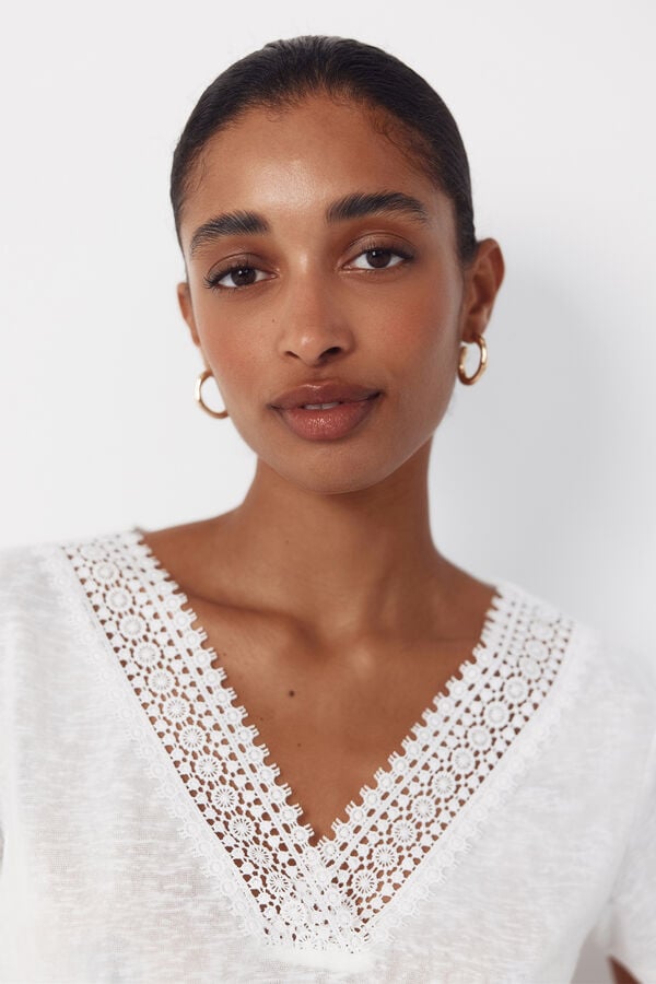 Cortefiel Camiseta com bico e enfeites Branco