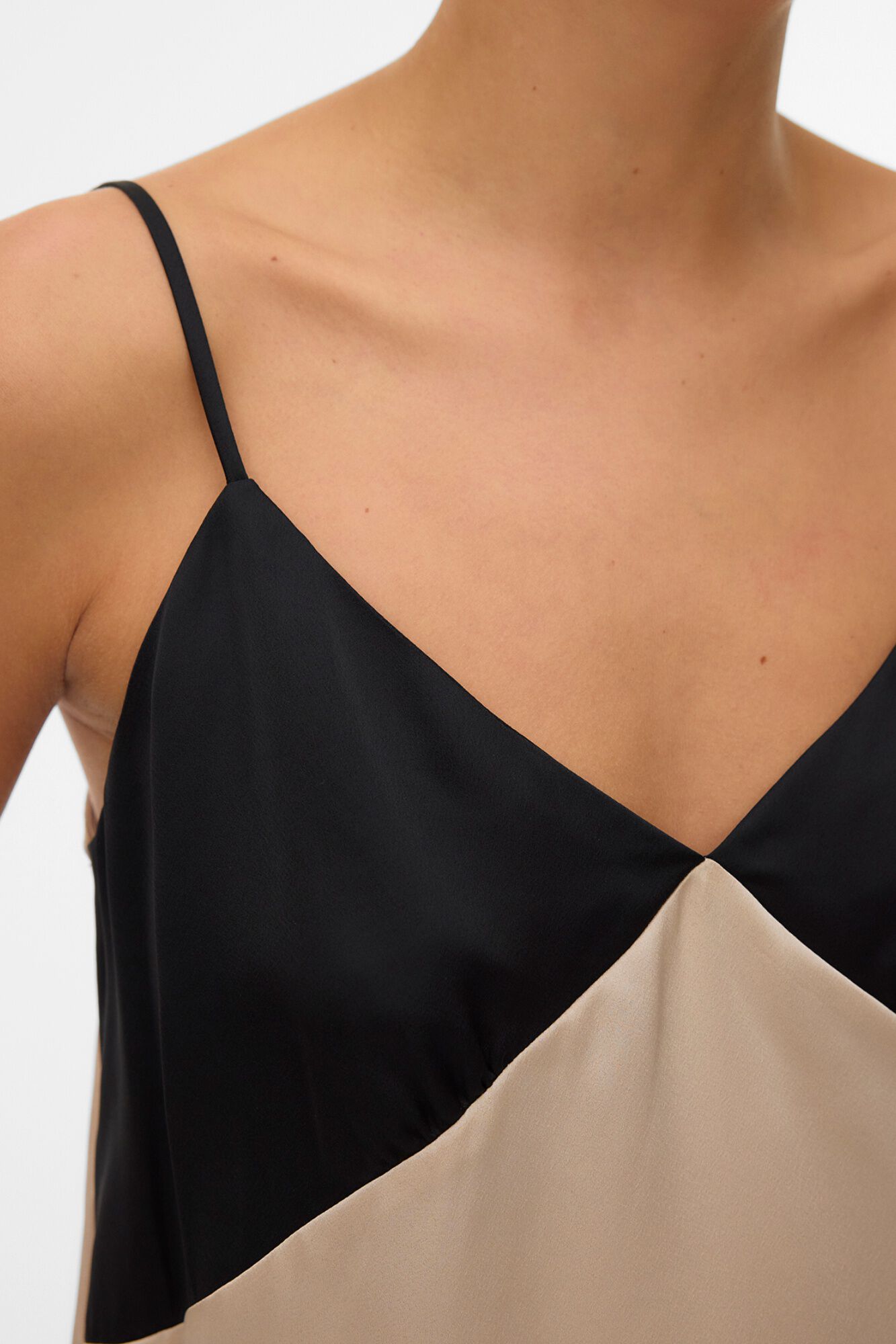 Vero Moda Top acetinado de al&ccedil;as