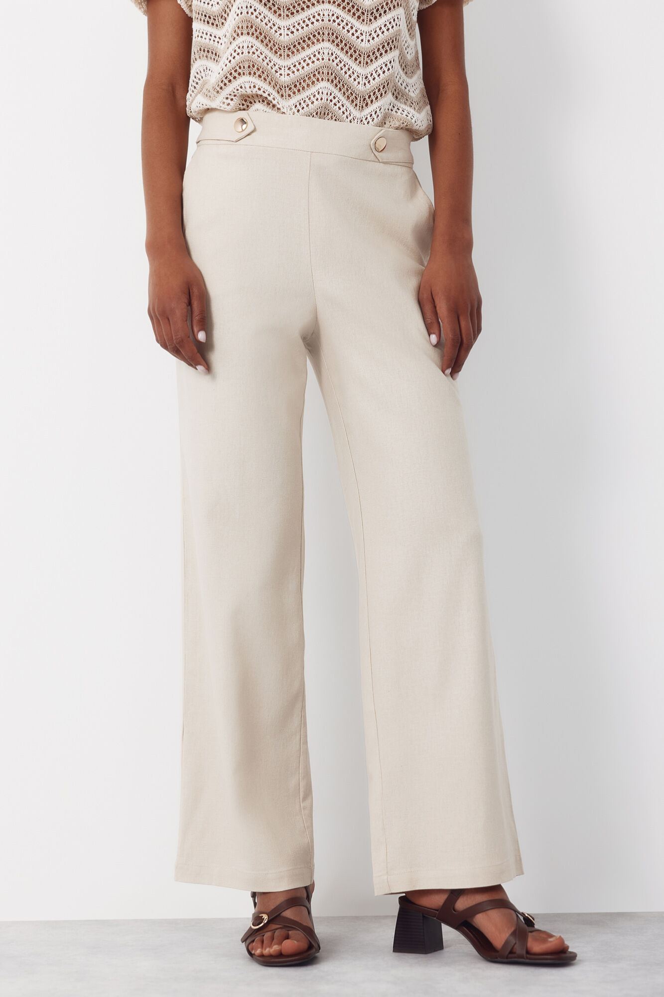 Cortefiel Pantal&oacute;n con lino con botones dorados