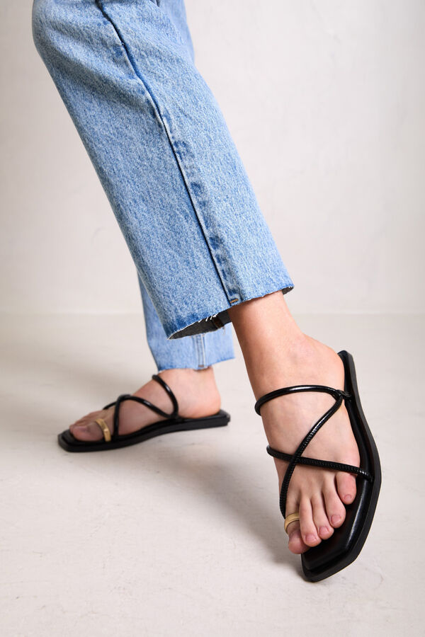 Bryan Stepwise Sand&aacute;lia com tiras Preto