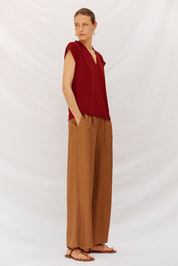 Cortefiel Printed t-shirt with gathered V neckline Maroon