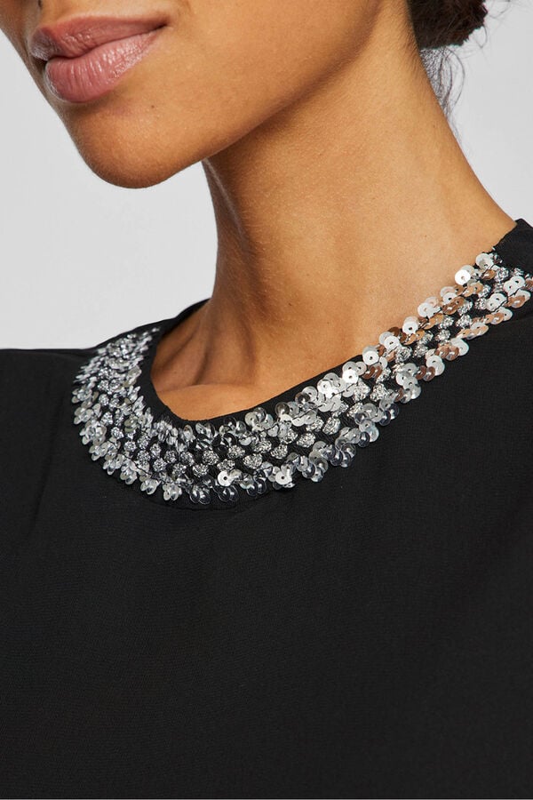 Vila Blusa de chiffon com pedraria no gola Preto