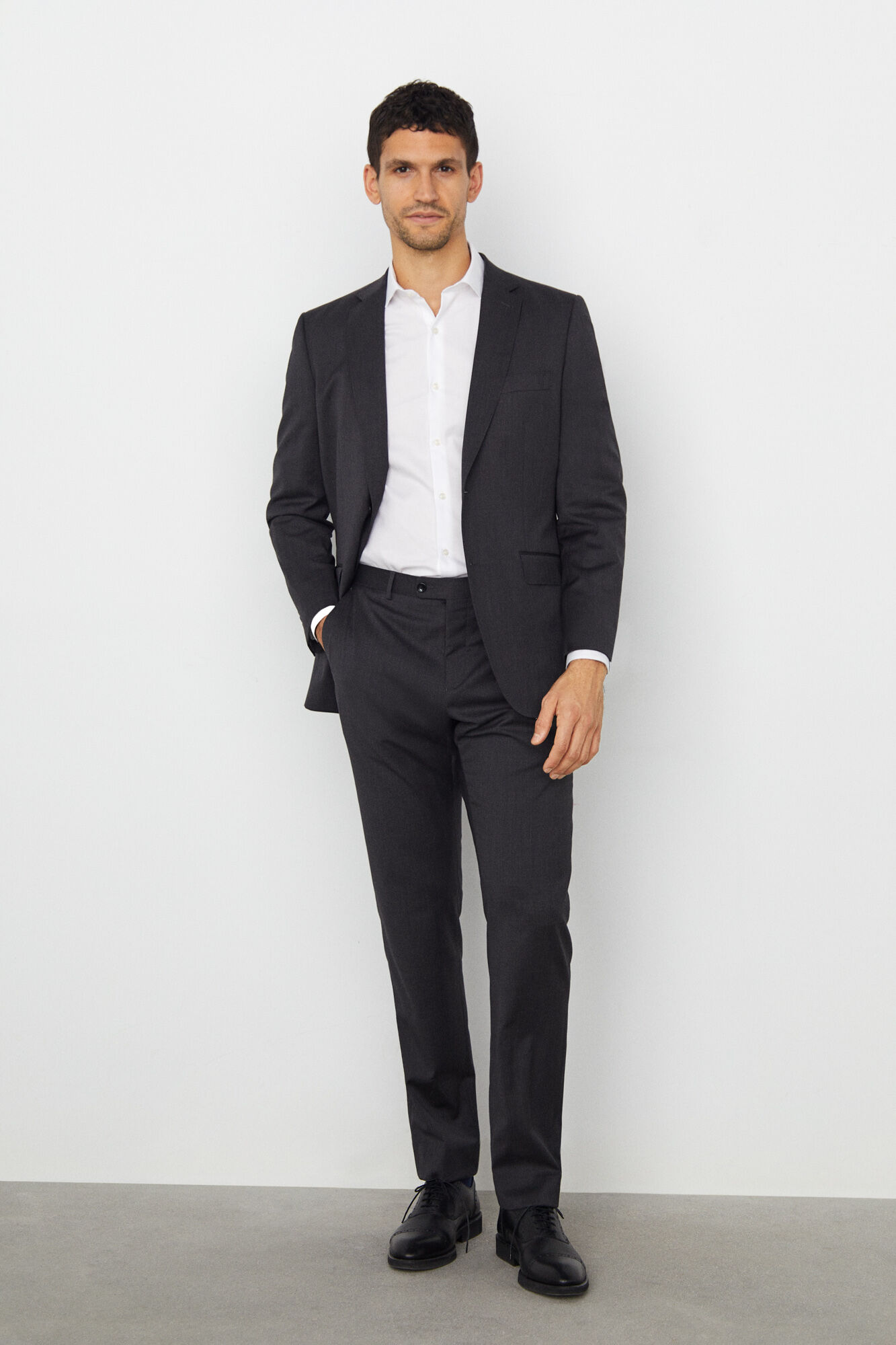 Pantalones caballero cortefiel 2025