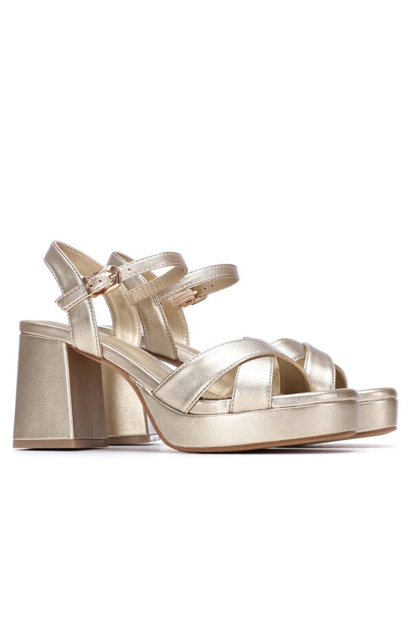 XTI Wide heel platform sandal Gold
