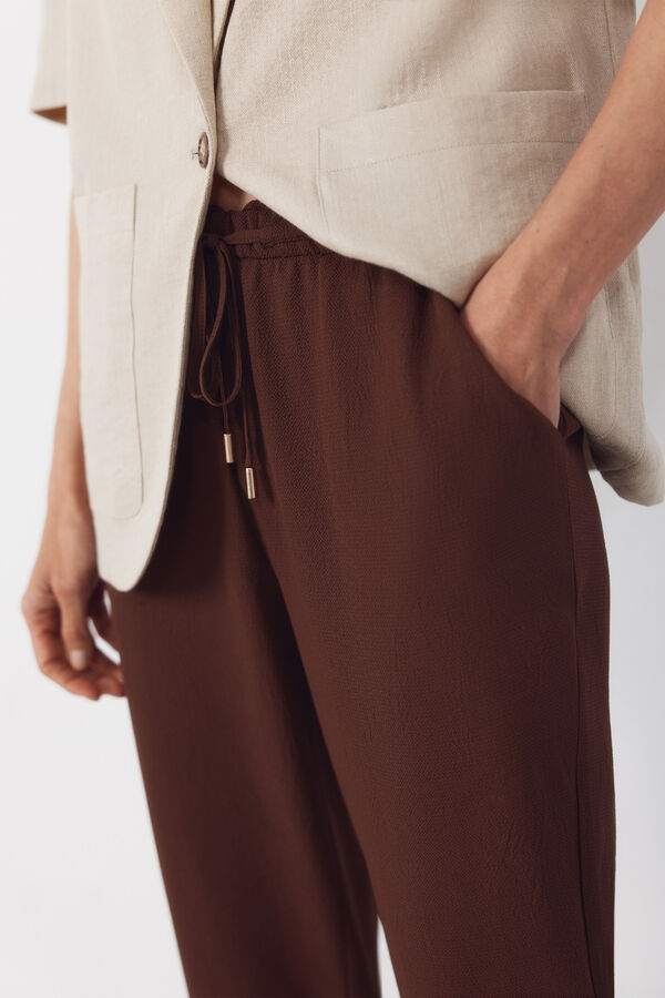 Cortefiel Cal&ccedil;as fluidas com textura Castanho