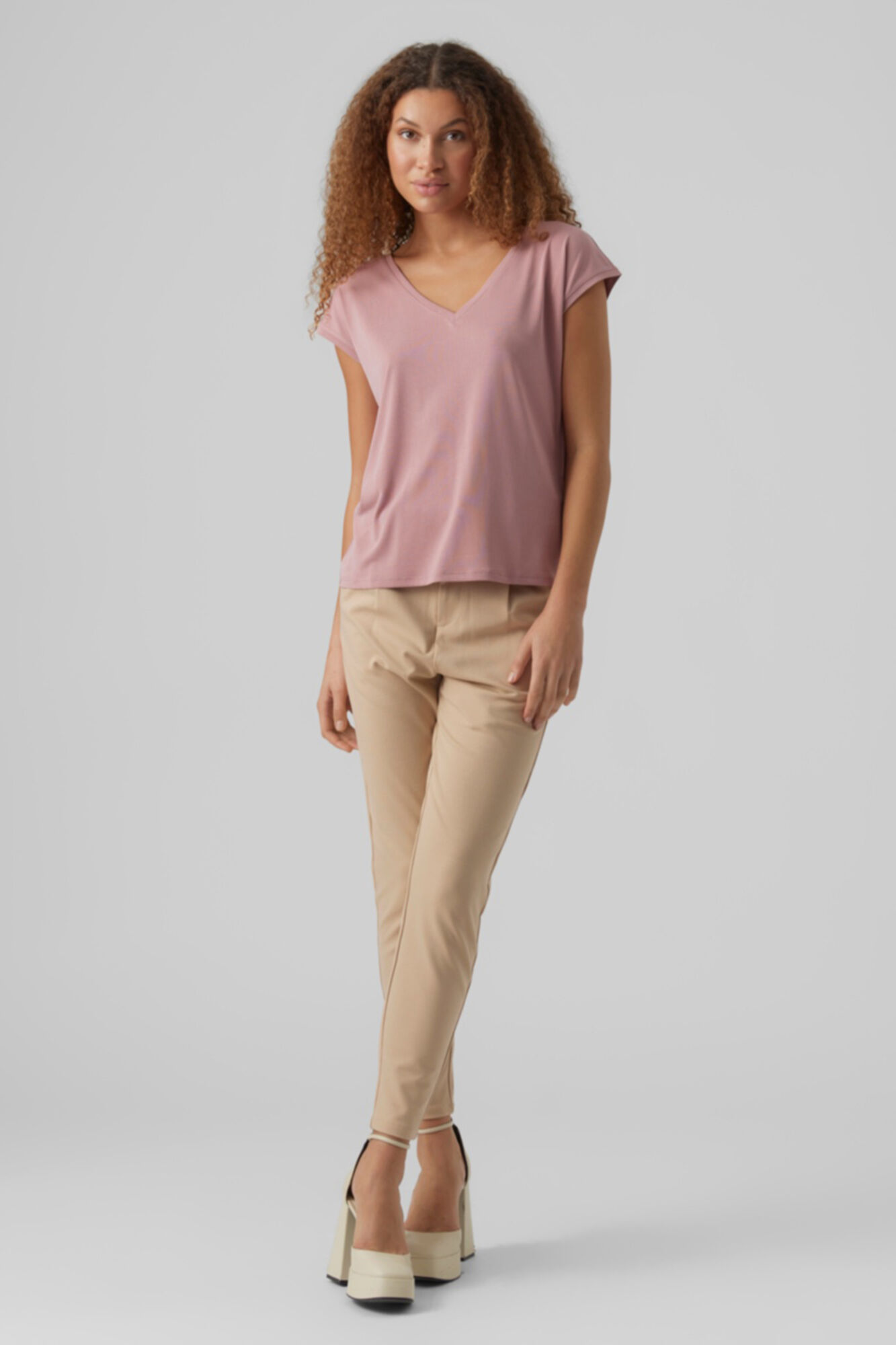 Vero Moda T-shirt flu&iacute;da