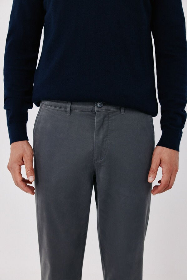 Cortefiel Chino b&aacute;sico regular Gris oscuro