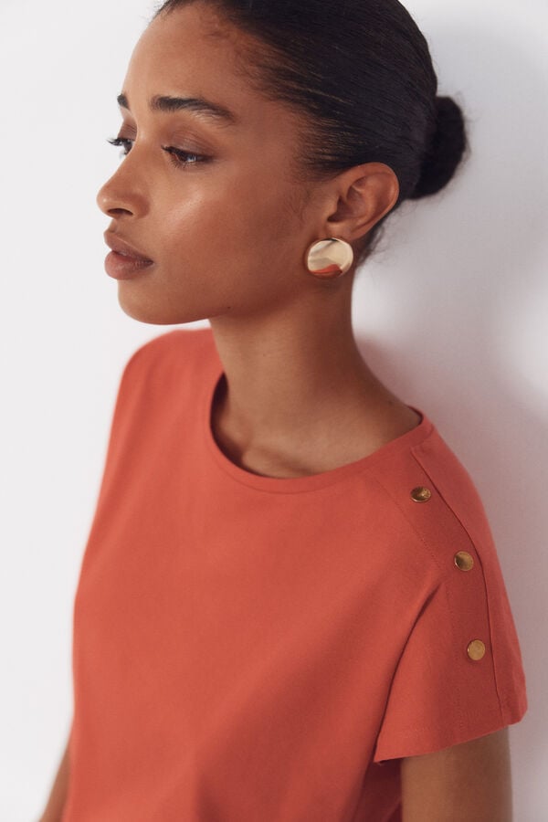 Cortefiel Basic t-shirt with gold buttons Coral