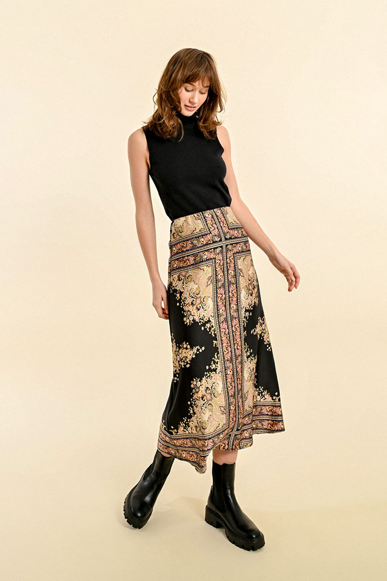 Midi skirt with print Women s skirts Cortefiel