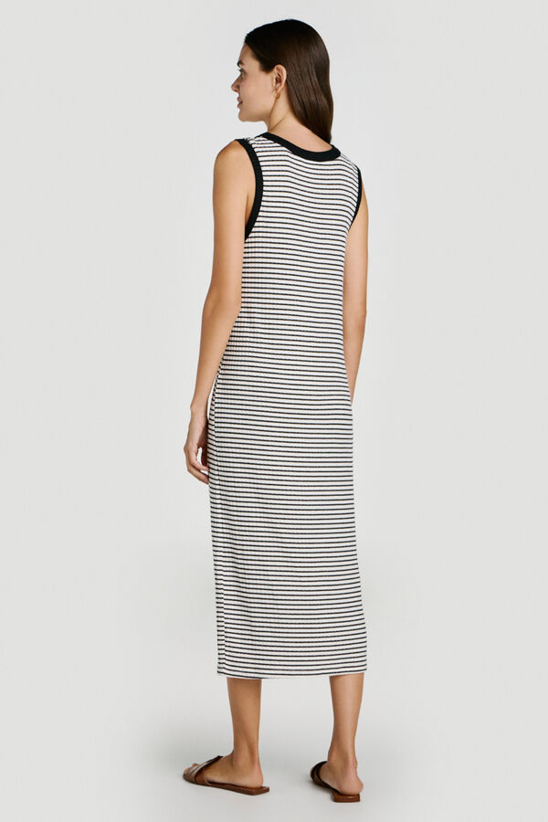 Vila Vestido midi em malha canelada abotoado Impress&atilde;o