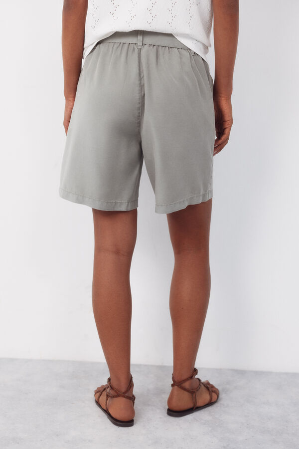 Cortefiel Bermuda fluida em Tencel Verde