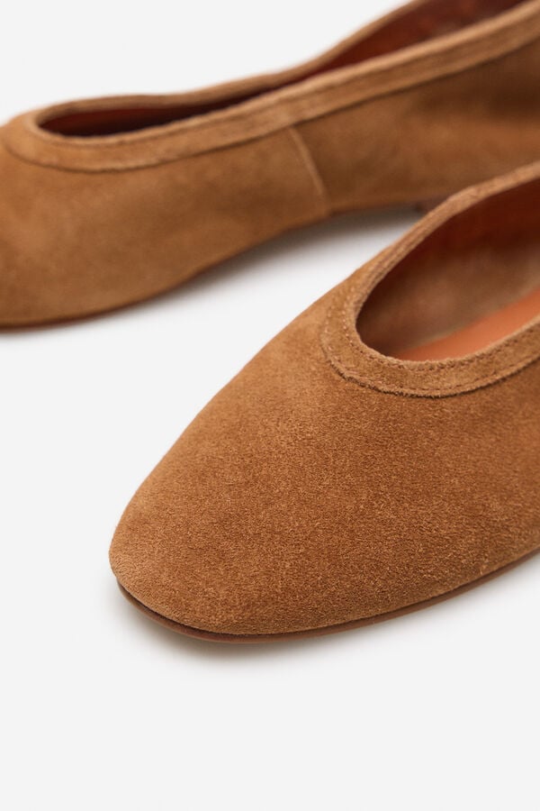 Cortefiel leather ballerina shoe Nude