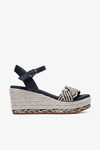 Popa Sand&aacute;lia cunha baixa senhora Garua Juta