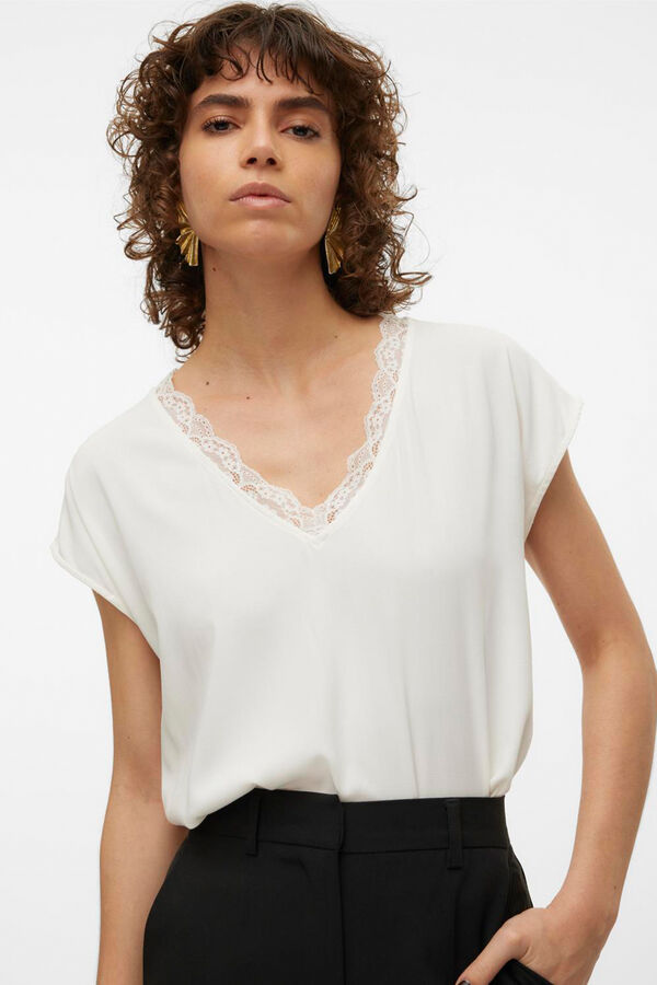 Cortefiel Short-sleeved T-shirt with lace details White