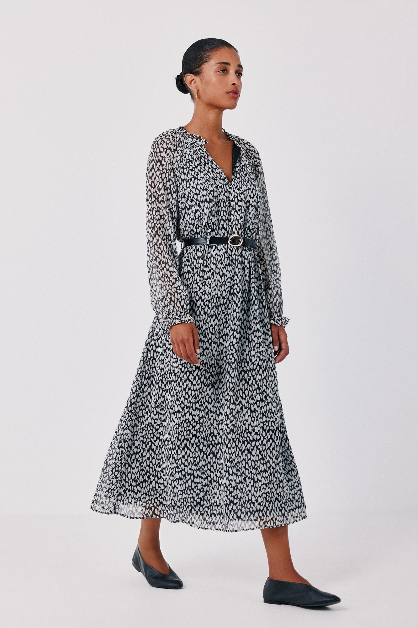 Cortefiel Printed fluid dress with belt